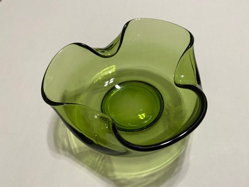 Green bent glass - green,